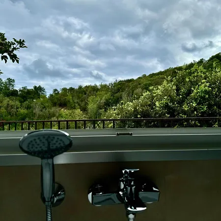 Mare E Machja Avec Piscine Et Vue *