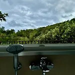 Mare E Machja Avec Piscine Et Vue *