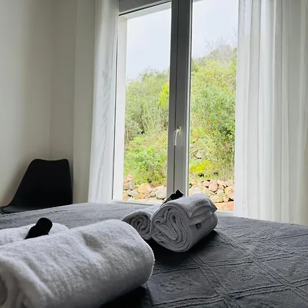 Mare E Machja Avec Piscine Et Vue *