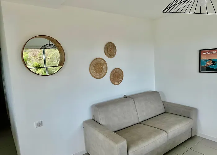 Mare E Machja Avec Piscine Et Vue *