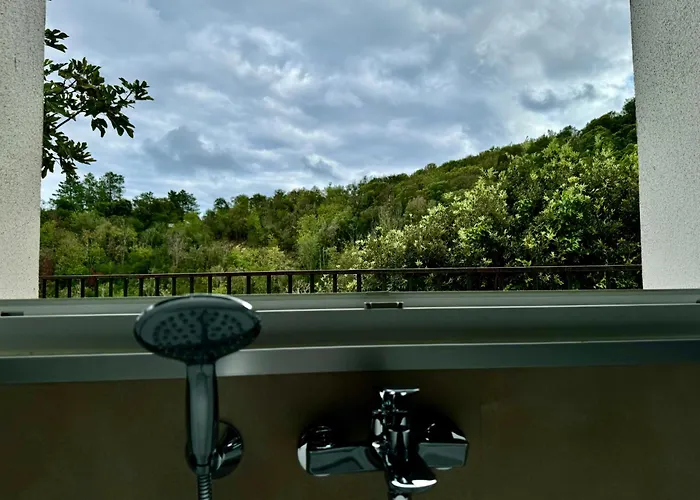 Mare E Machja Avec Piscine Et Vue *